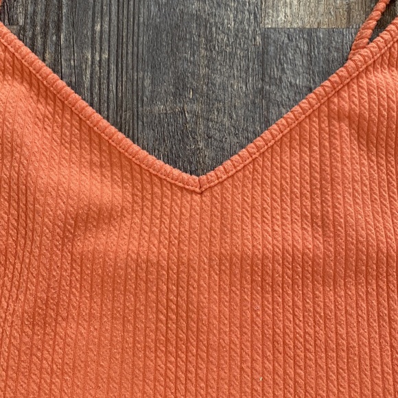 Forever 21 v neck cropped tank top - Picture 4 of 6